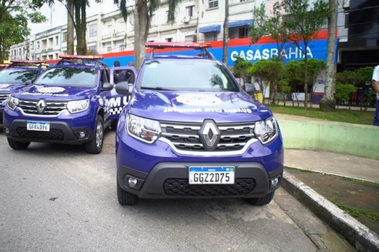 Guarda de São Vicente salva cão vítima de maus-tratos e homem é preso
