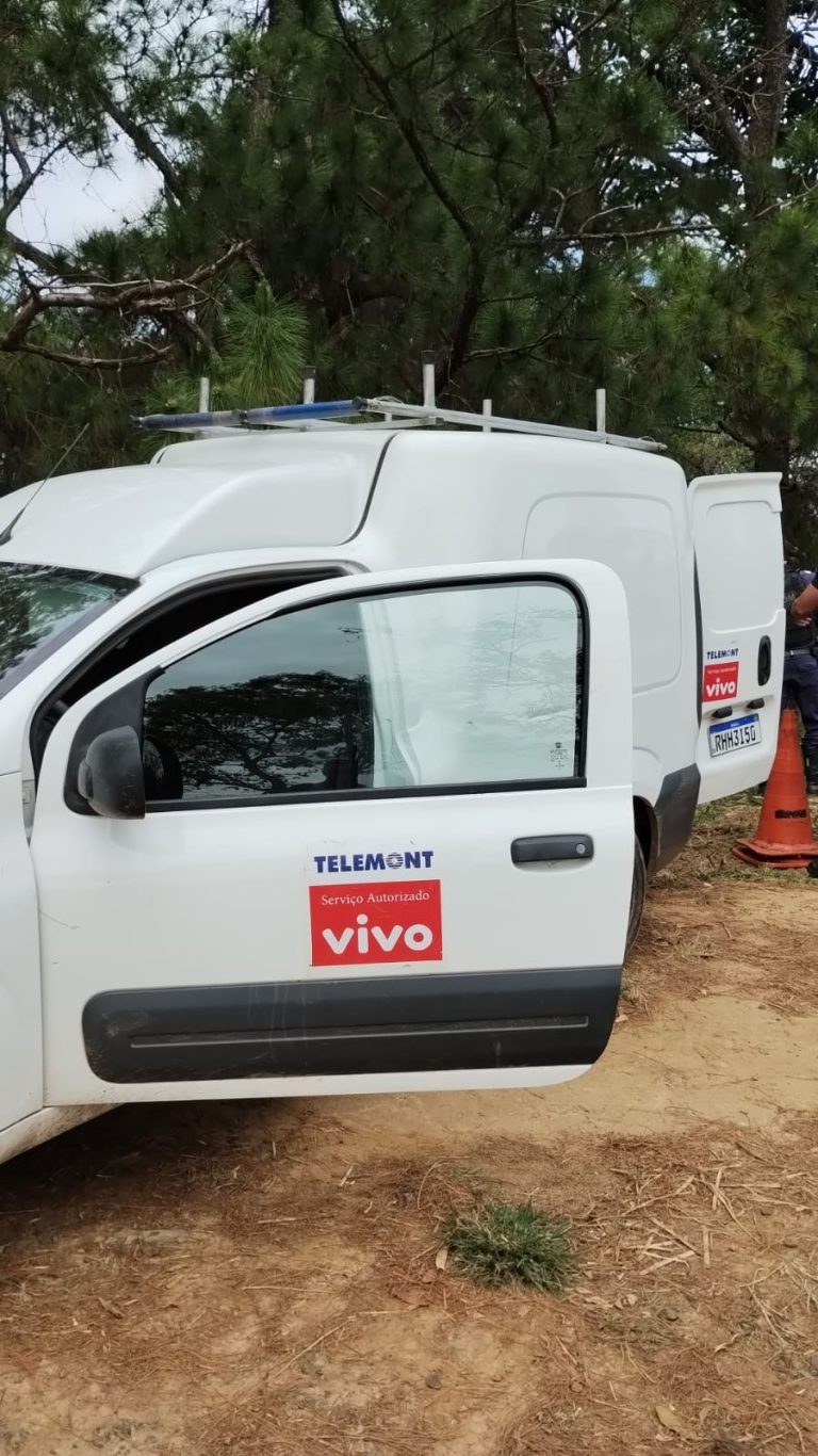 Homem é detido por furtos de fios usando roupa de operadora