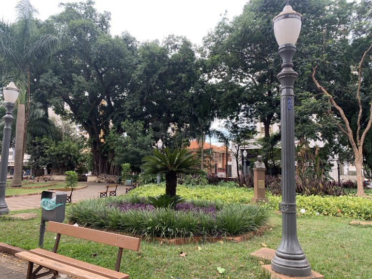 Após suposta intoxicação por metanol, mulher é encontrada morta na praça XV