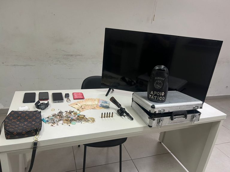 Joias e dinheiro quadrilha assalta residência em Jundiaí