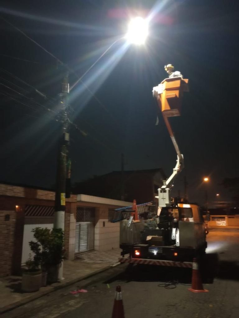 Bairro de Santos recebe nova iluminação