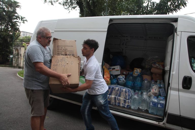 Santos decreta situação de emergência após incêndio no Dique da Vila Gilda e anuncia auxílio emergencial