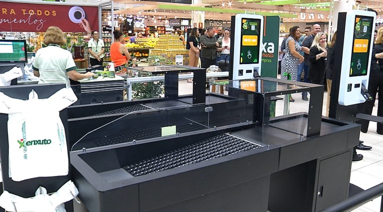 Supermercado Enxuto lança o primeiro self-checkout para grandes compras