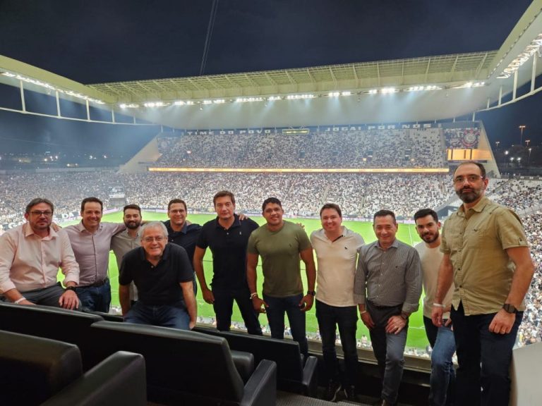 VP do Conselho de Administração do Botafogo participa de evento sobre iluminação em arenas esportivas