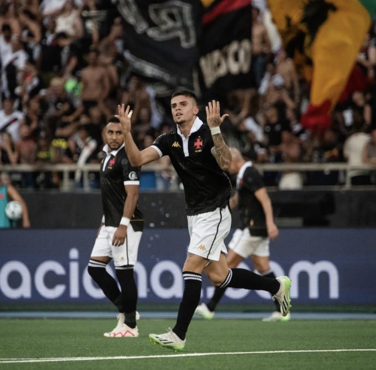 Vasco vence Fluminense por 4 a 2 em clássico eletrizante com dois gols de Gabriel Pec