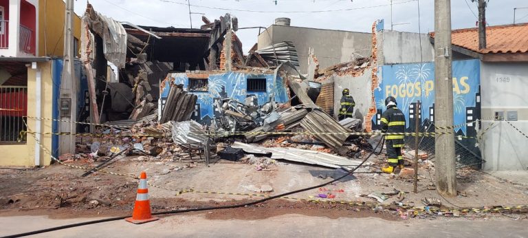 Veja as principais imagens da explosão de loja de fogos de artifício em Santa Bárbara d'Oeste