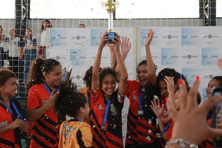 Prefeitura de Araçatuba entrega premiação da 11ª Copa de Futsal de Escolas Municipais