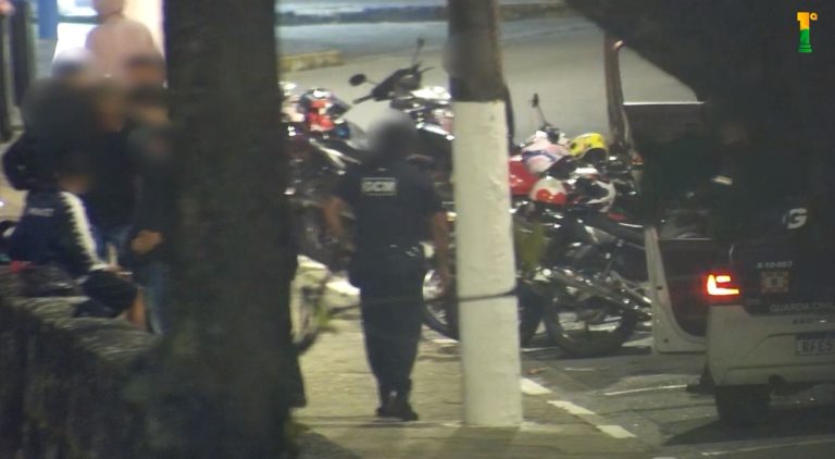 Guarda de São Vicente autua infratores que praticavam manobras arriscadas na orla