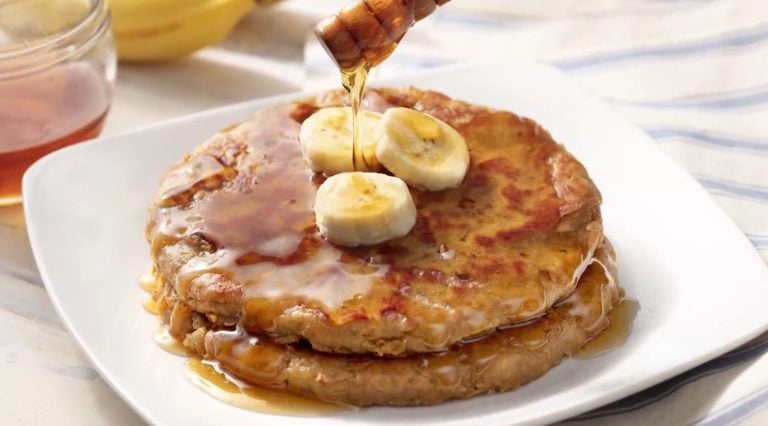 Aprenda a fazer uma panqueca funcional de banana com canela 