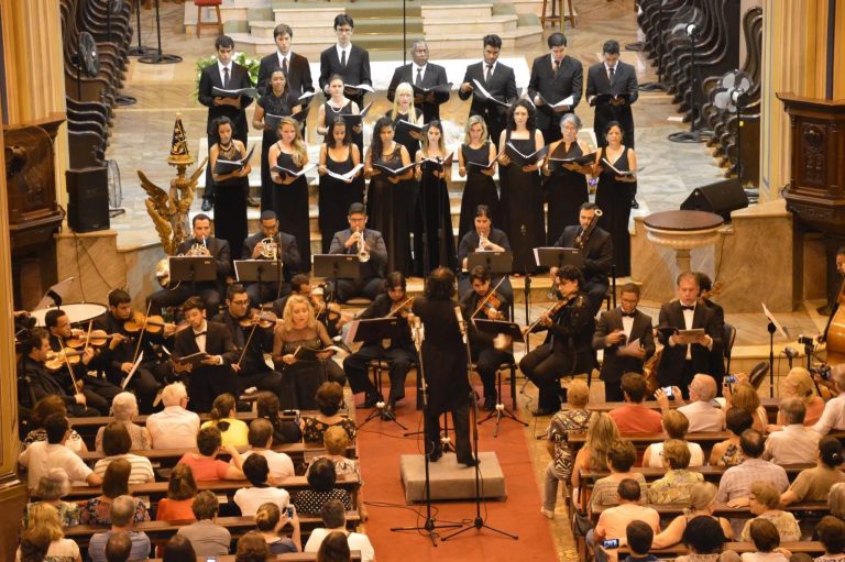 Coral da USP Ribeirão Preto comemora 40 anos