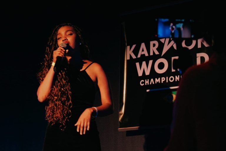 karaokê finalista brasileira cantora