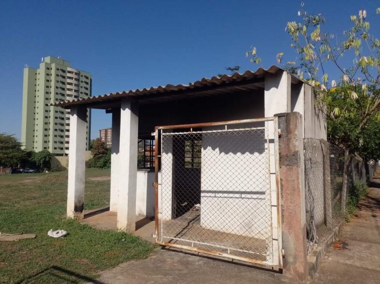 Corpo de mulher não identificada é encontrado em guarita abandonada com sinais de violência em Araçatuba