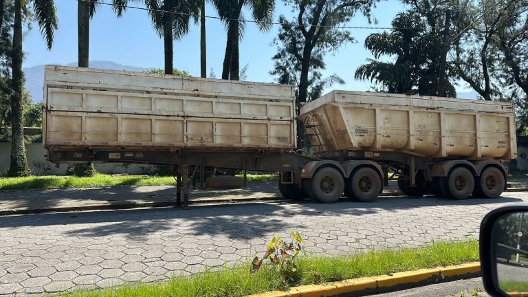 Carreta e caminhão roubados em Cubatão são recuperados