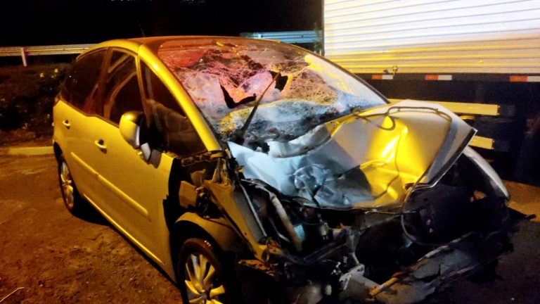 Bois soltos na pista causam engavetamento na Rodovia Luiz de Queiroz em Piracicaba