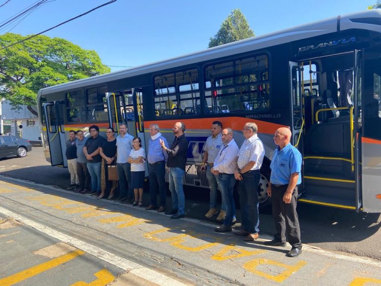 Apresentação novo ônibus TUA