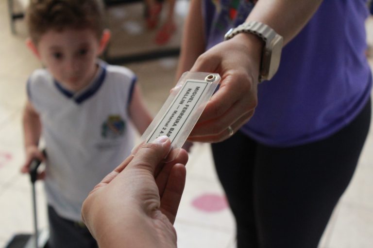 Educação Municipal institui cartão para retirada de alunos nas Emebs em Araçatuba