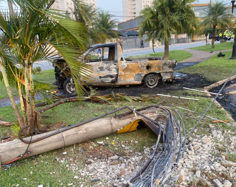 Carro furtado: suspeito bate veículo e provoca incêndio durante perseguição da PM em Jundiaí