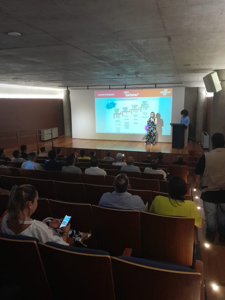 Linha de crédito e ações de investimento para o turismo são explicados durante Fórum Regional em Santos