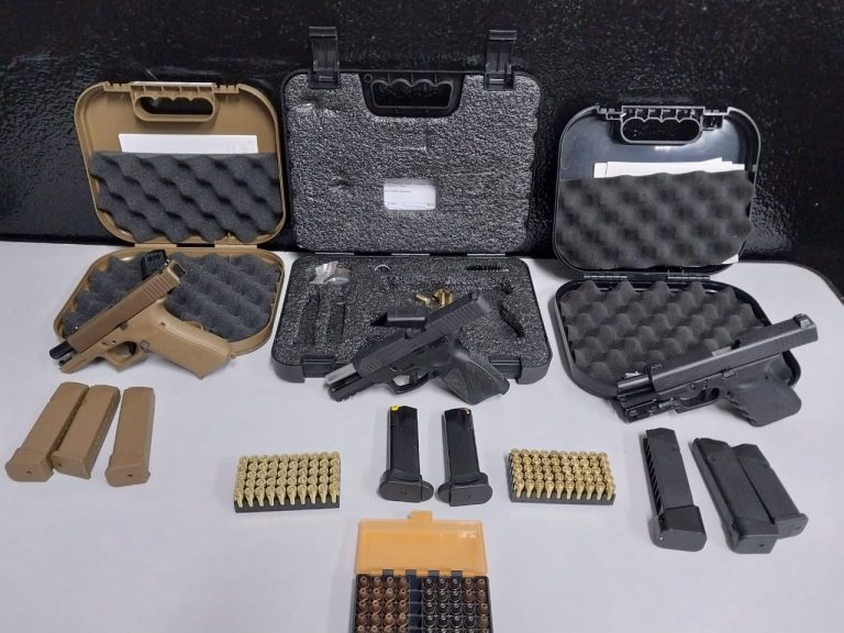 Ele informou que atirou em legítima defesa, pois viu um carro suspeito estacionado na frente de casa, mas era a vizinha com o namorado