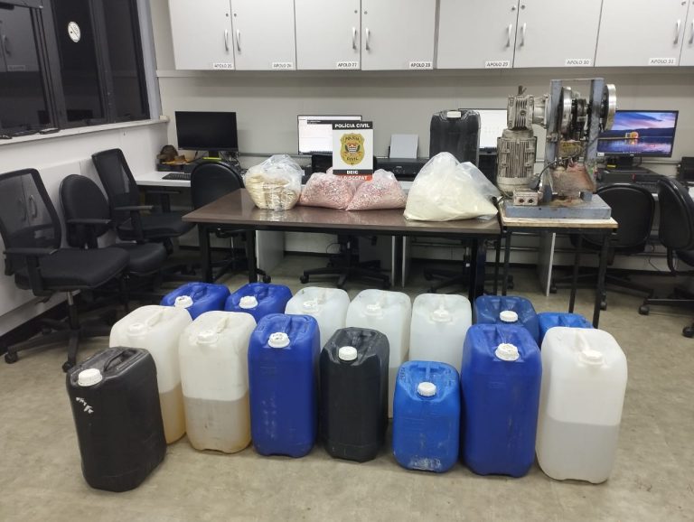 Policiais encontram laboratório de drogas sintéticas
