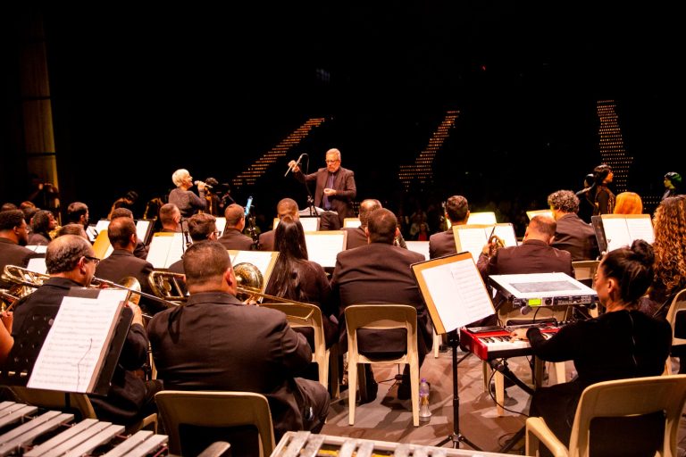 Orquestra de Cubatão promove homenagem ao cantor Djavan com concerto especial