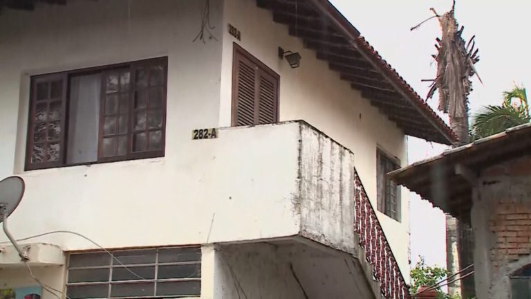 Polícia prende suspeitos por assassinato de tapeceiro