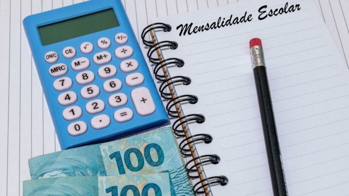 Reajuste da mensalidade escolar deverá superar inflação em 2024, estima setor