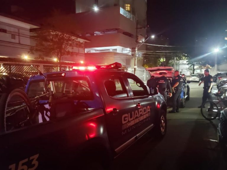Cadê o respeito? Trio é preso após agredir agentes de segurança na orla de Santos