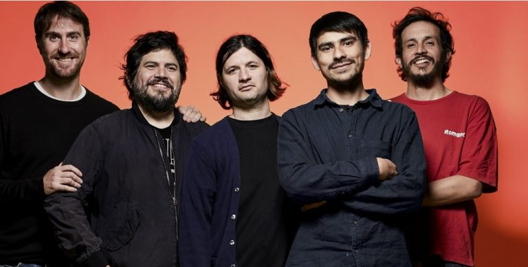 El Mató a un Policía Motorizado traz turnê do disco Súper Terror ao Primavera Sound 2023 SP.