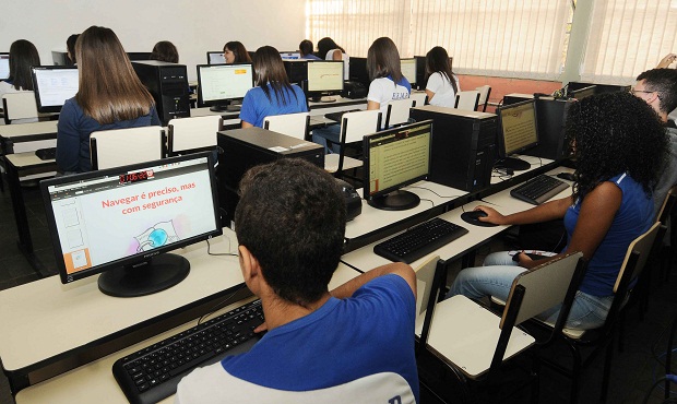 Tire as dúvidas sobre a bolsa do ensino médio