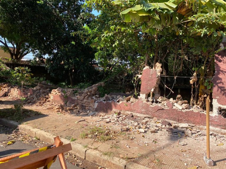 Prefeitura inicia intervenção no muro do “Lar Santana”