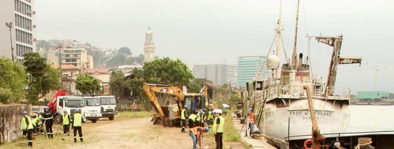 Ministro Sílvio Costa confere as obras do Parque Valongo de Santos