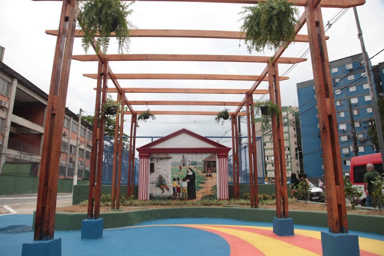 Praças da Zona Noroeste de Santos são entregues com melhorias