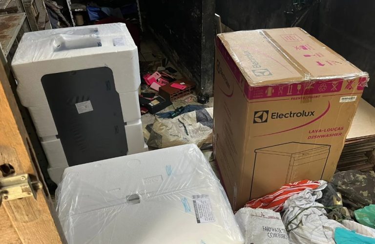 Caminhão com eletrodomésticos avaliados em R$ 52 mil é saqueado no Litoral