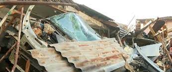 Reservatório de água rompe e inunda casas em Florianópolis (SC)