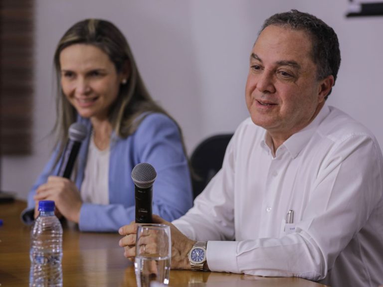 Lula passa bem após cirurgia no quadril, diz equipe médica