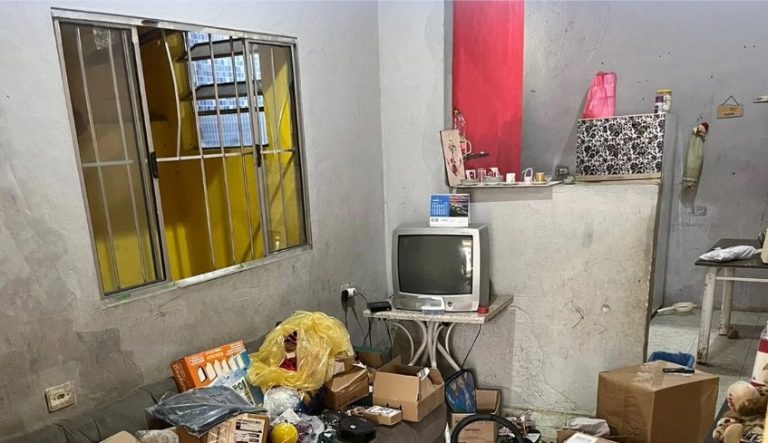 Dupla é presa com produtos avaliados em R$ 5 mil dentro de casa em São Vicente