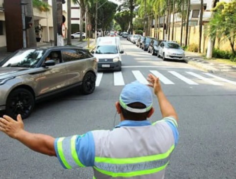 Santos libera parcialmente o estacionamento na Minas Gerais