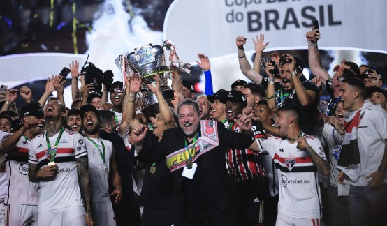Após épica campanha, São Paulo ganha a Copa do Brasil pela primeira vez