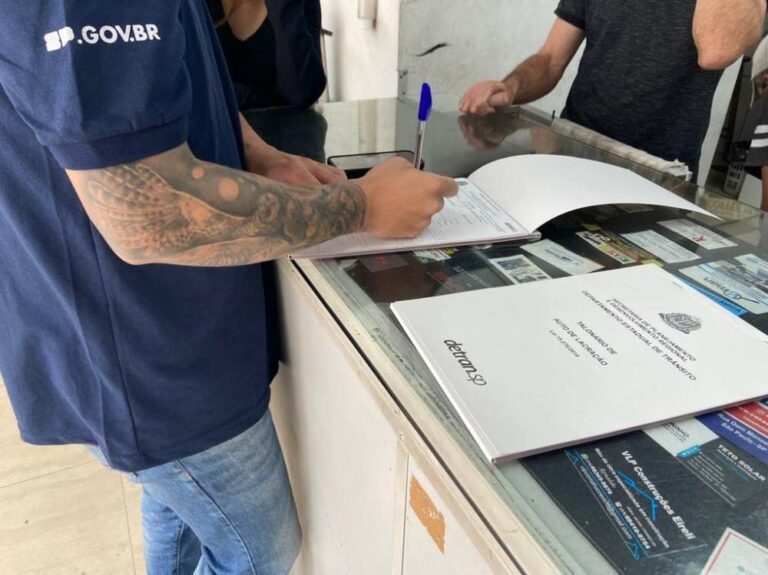 Desmanches em Araçatuba são lacrados durante fiscalização