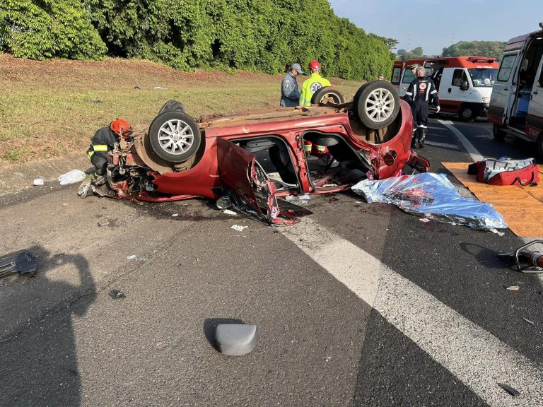 Acidente em rodovia deixa duas pessoas mortas e três feridas