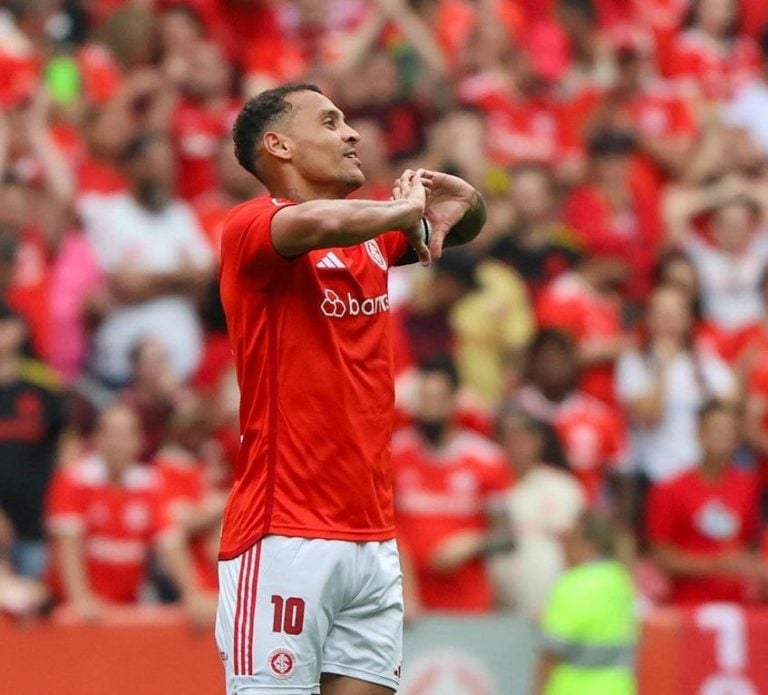 Inter faz 7 a 1, aplica maior goleada do Brasileirão e segura Santos no Z4