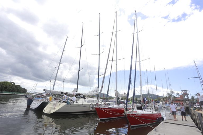 73ª Regata Santos-Rio contará com a presença da Esquadrilha da Fumaça e Navio Cisne Branco
