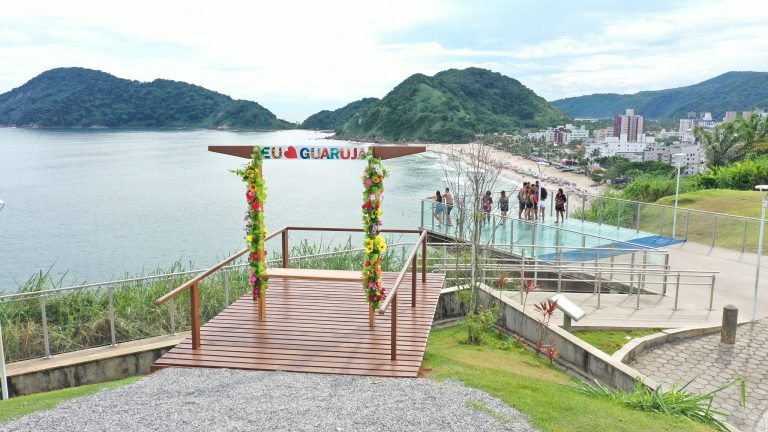 Fundo Social de Guarujá promove evento para a terceira idade no Mirante das Galhetas