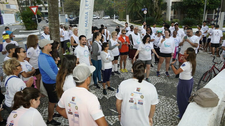 Guarujá promove a ‘Vortinha de Levis’ em prol do Outubro Rosa