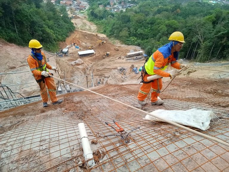 Guarujá recorre a “adrenalina” para finalizar as obras no Morro Barreira do João Guarda