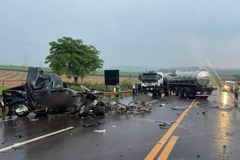 Acidente deixa 4 pessoas mortas e duas feridas