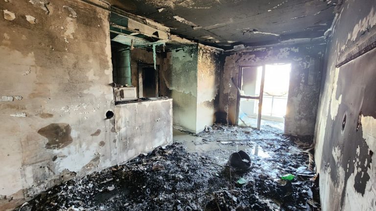 Apartamento fica destruído após incêndio em Limeira