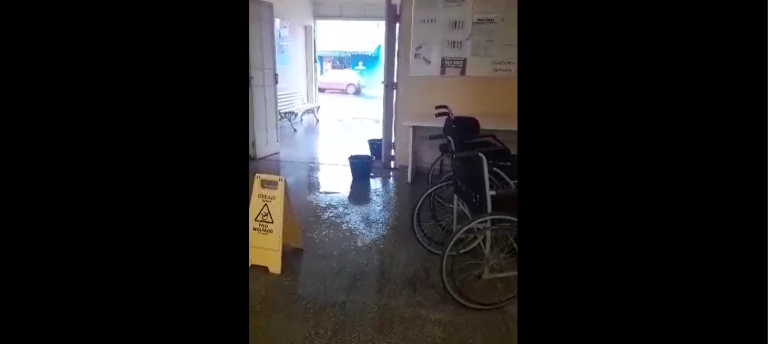 Vídeo | Posto de saúde fica alagado e compromete atendimento médico