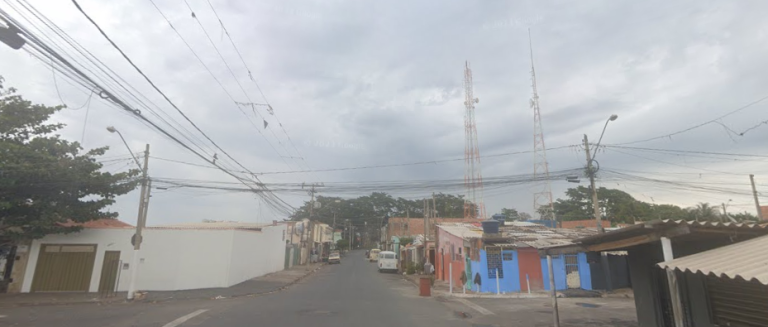 Idoso é agredido com machadinha e devolve violência com garrafada